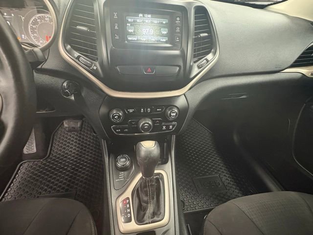 Used 2016 Jeep Cherokee Latitude w/ Cold Weather Group AWD/4WD image 21