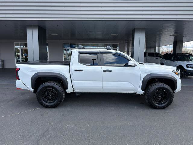 Used 2025 Toyota Tacoma TRD Off-Road AWD/4WD image 8