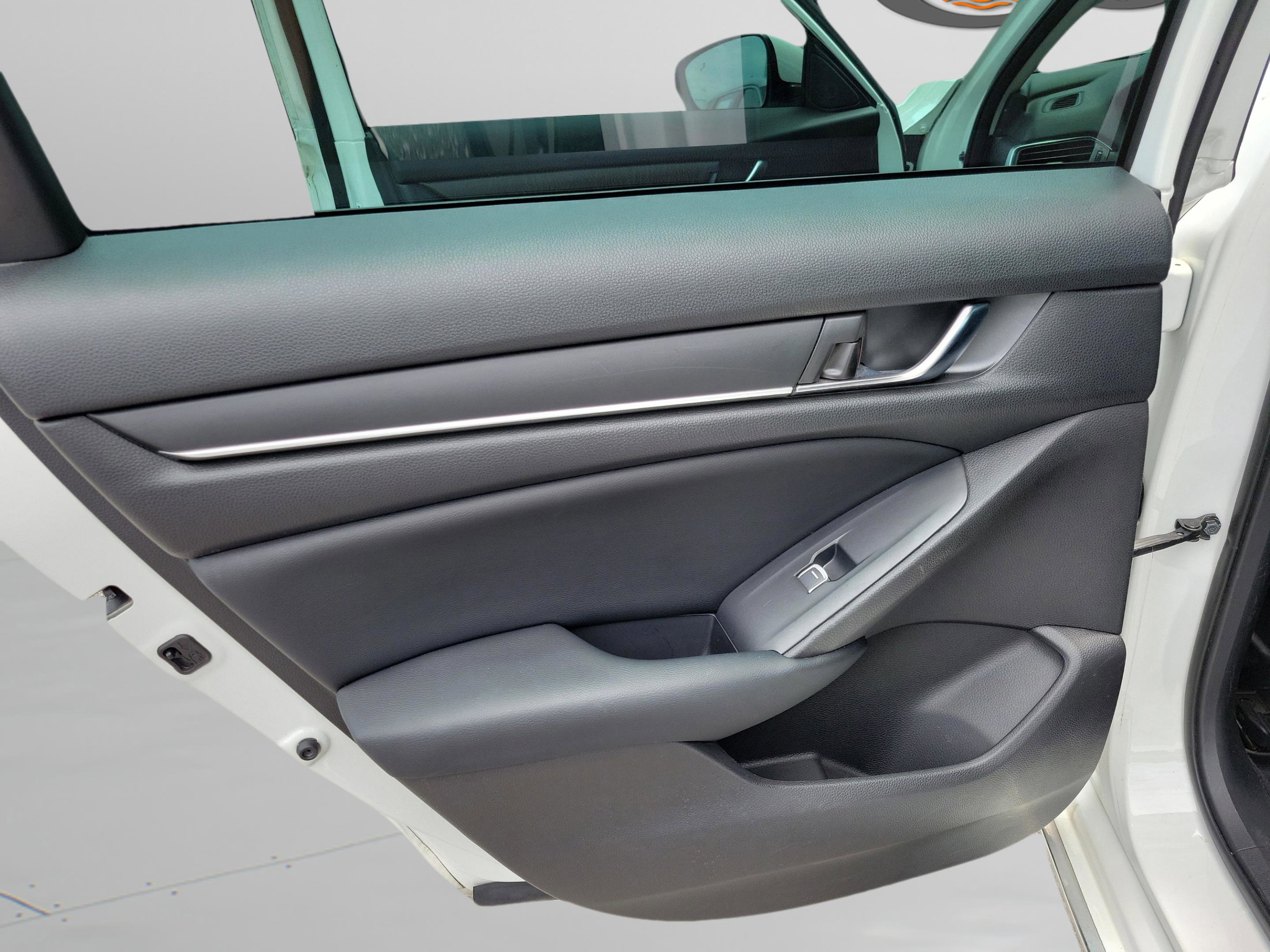 Used 2018 Honda Accord EX image 11