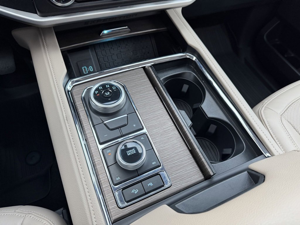 Used 2023 Ford Expedition Max Limited image 35