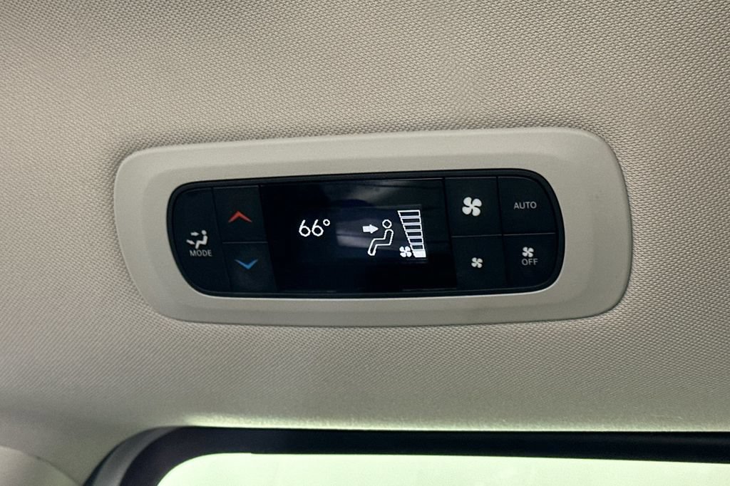 Used 2023 Chrysler Pacifica Touring-L FWD image 14