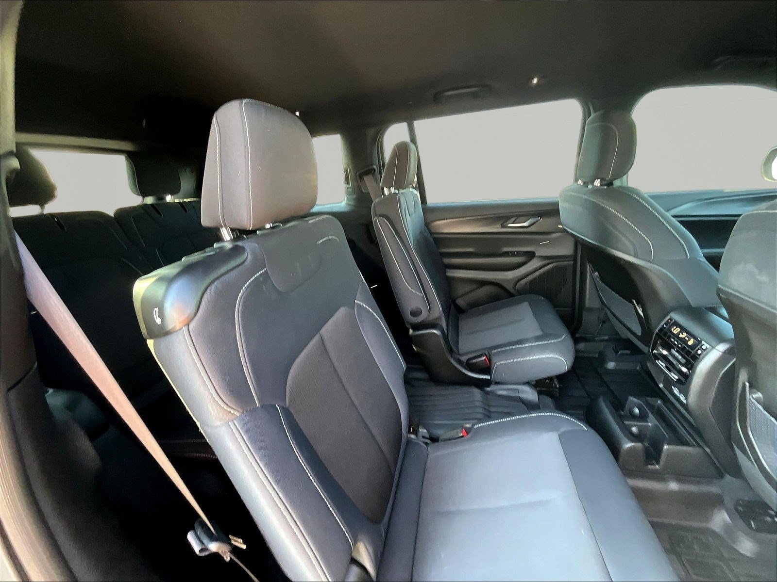 Used 2024 Jeep Grand Cherokee L Laredo AWD/4WD image 25