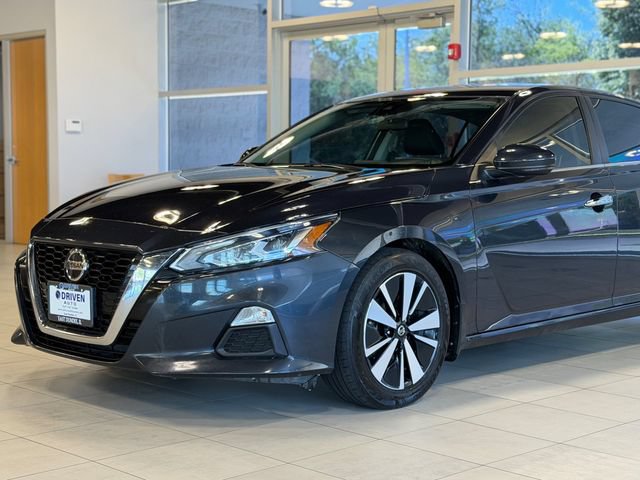 Used 2022 Nissan Altima 2.5 SV w/ SV Premium Package FWD image 3