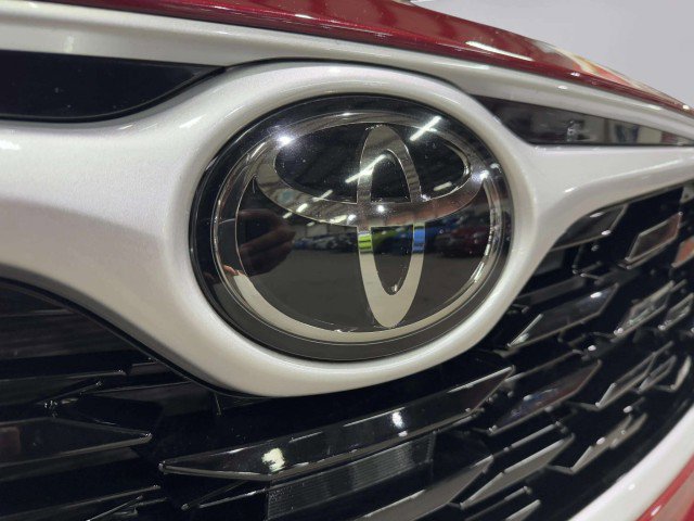 Used 2021 Toyota Highlander XLE image 18