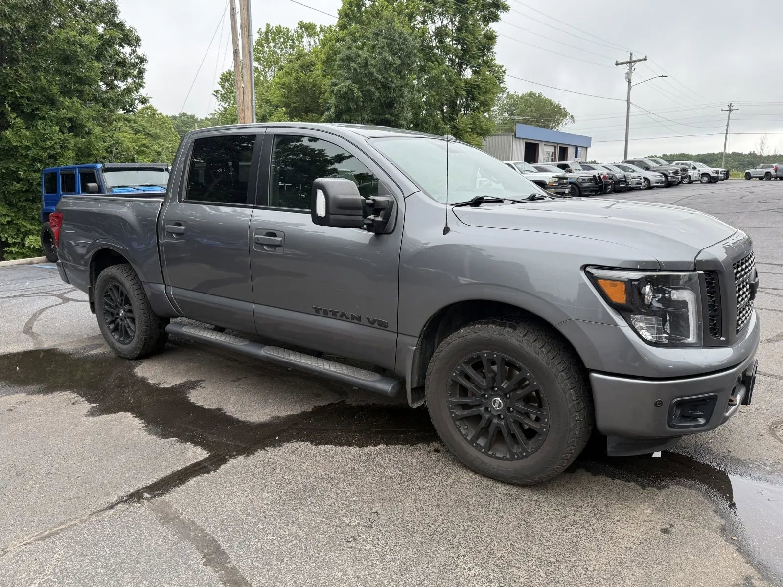 Used 2018 Nissan Titan SV AWD/4WD image 5