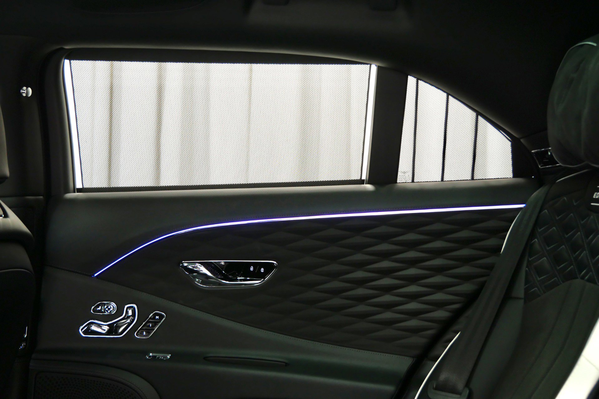 Used 2024 Bentley Flying Spur W12 image 31