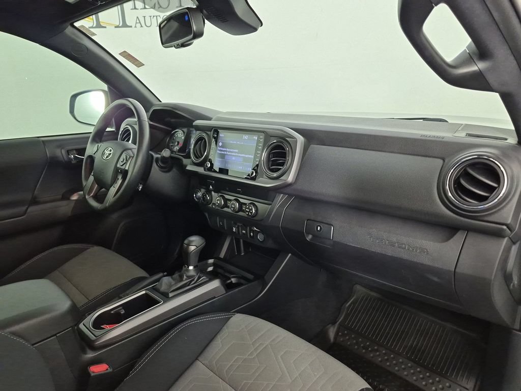 Used 2020 Toyota Tacoma TRD Off-Road AWD/4WD image 39