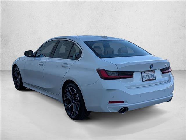 Used 2025 BMW 330i Sedan w/ Premium Package image 9