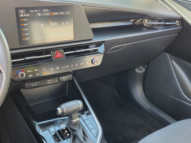 Used 2025 Kia Niro LX image 24