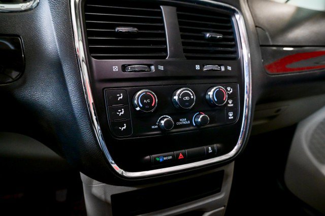Used 2019 Dodge Grand Caravan SE FWD image 32