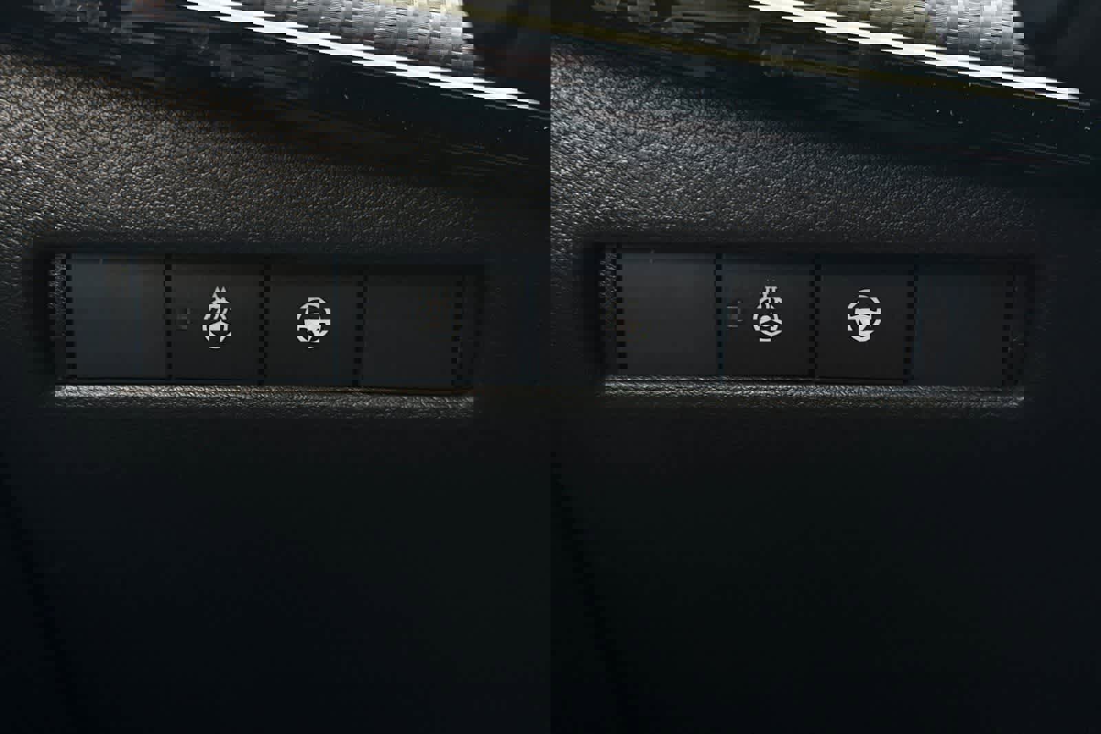 New 2026 Nissan Kicks SR AWD/4WD image 28