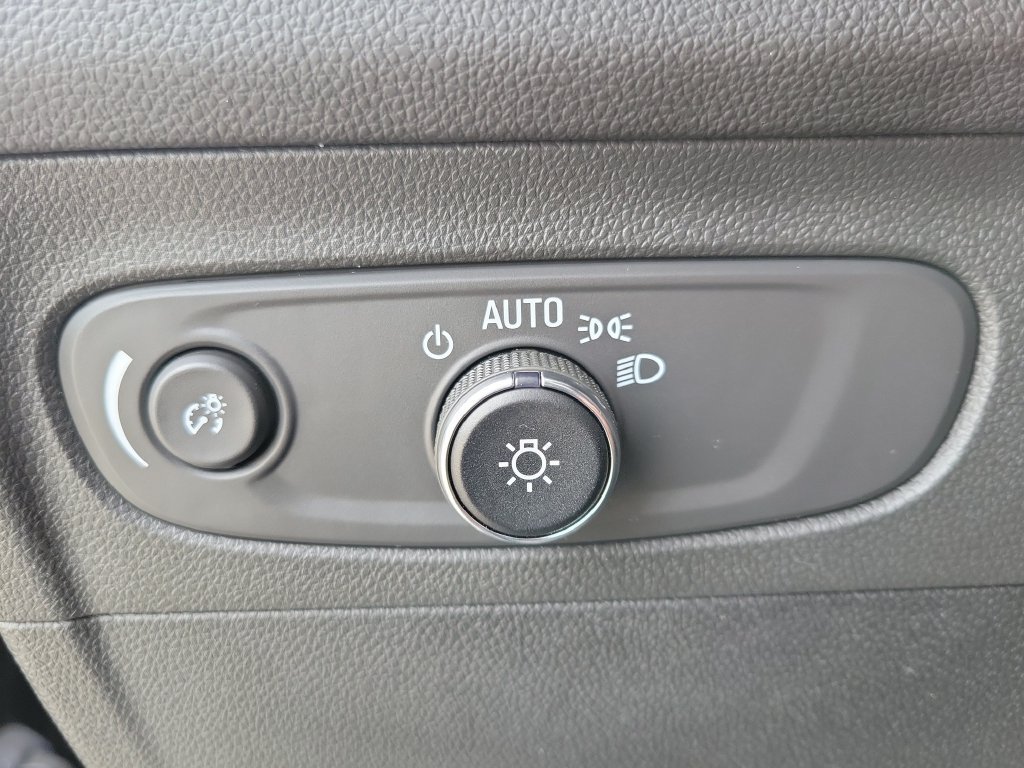 Used 2023 Buick Envision Preferred w/ Sport Touring Package AWD/4WD image 22