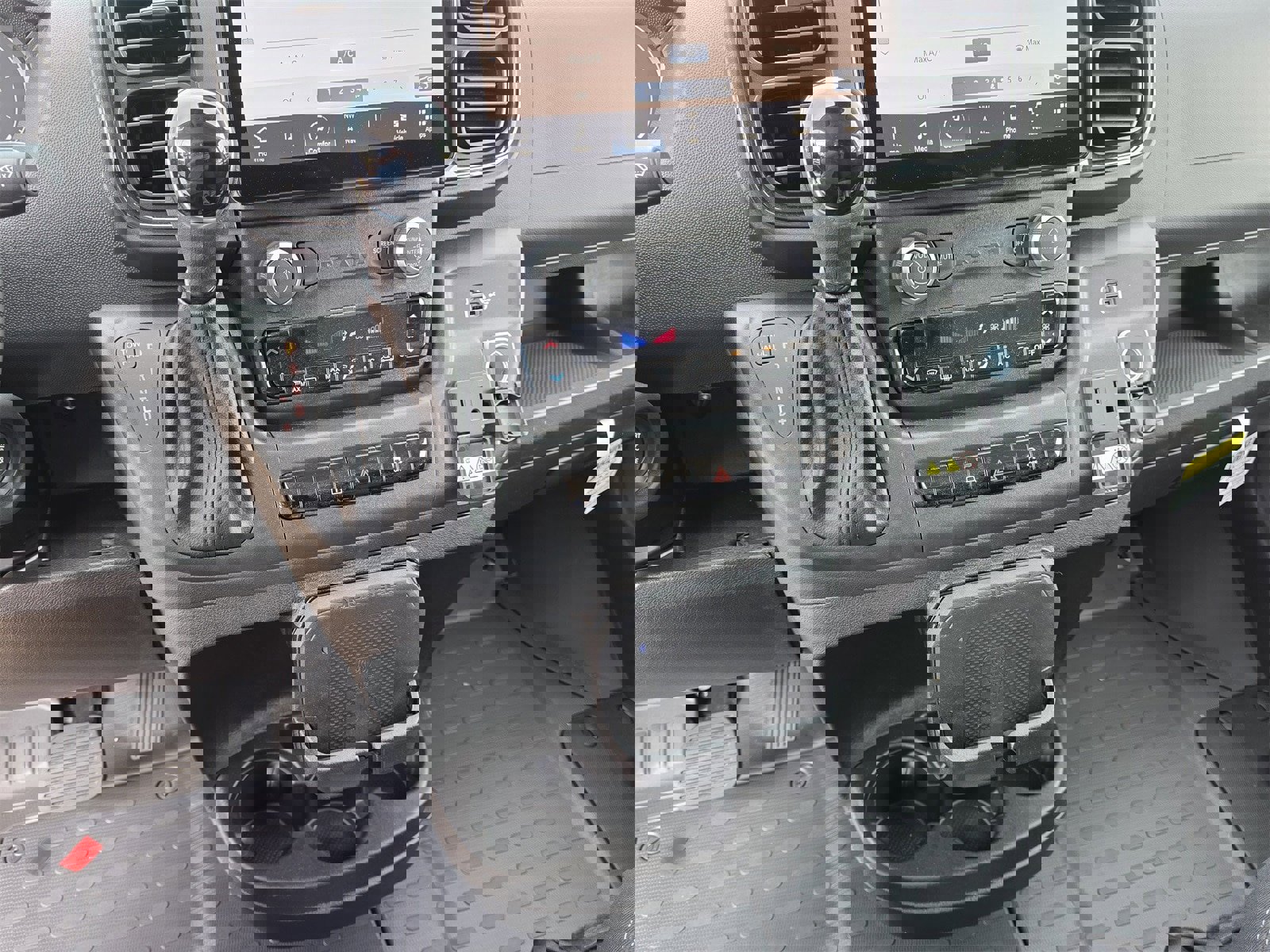 New 2025 RAM ProMaster 2500 w/ Premium Convenience Group image 16