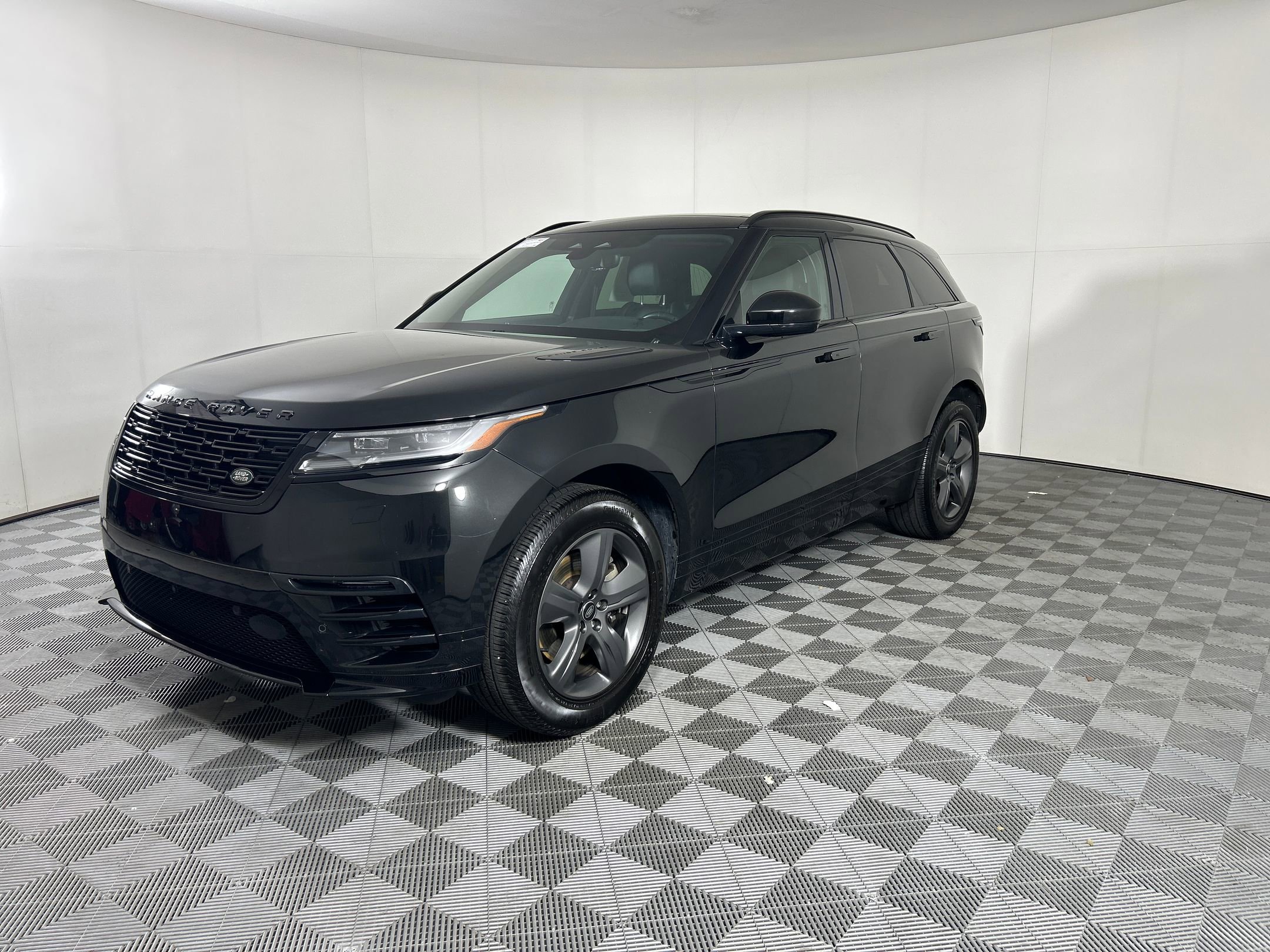 Used 2025 Land Rover Range Rover Velar Dynamic SE