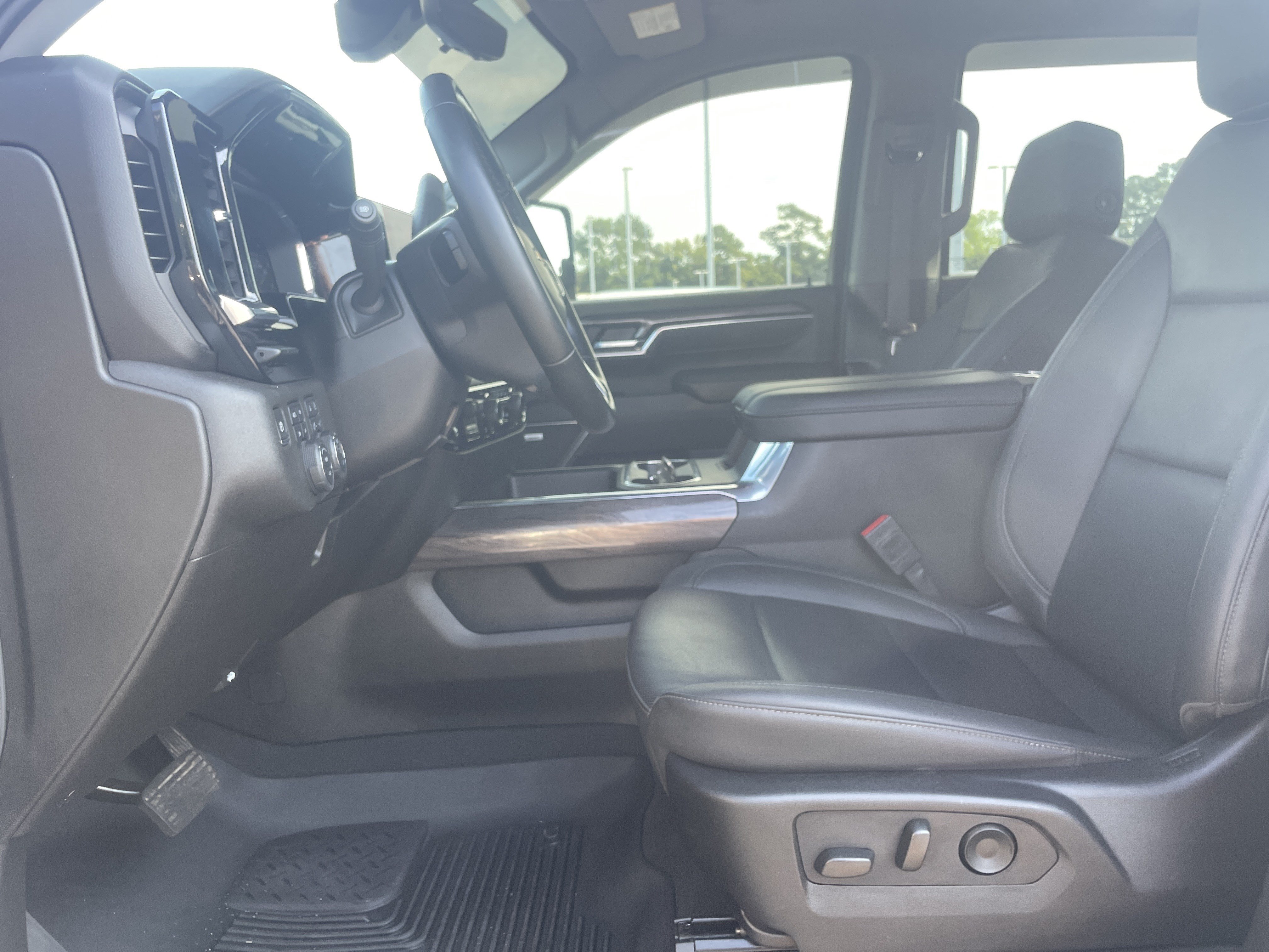 Used 2024 Chevrolet Silverado 2500 LTZ w/ LTZ Convenience Package AWD/4WD image 16