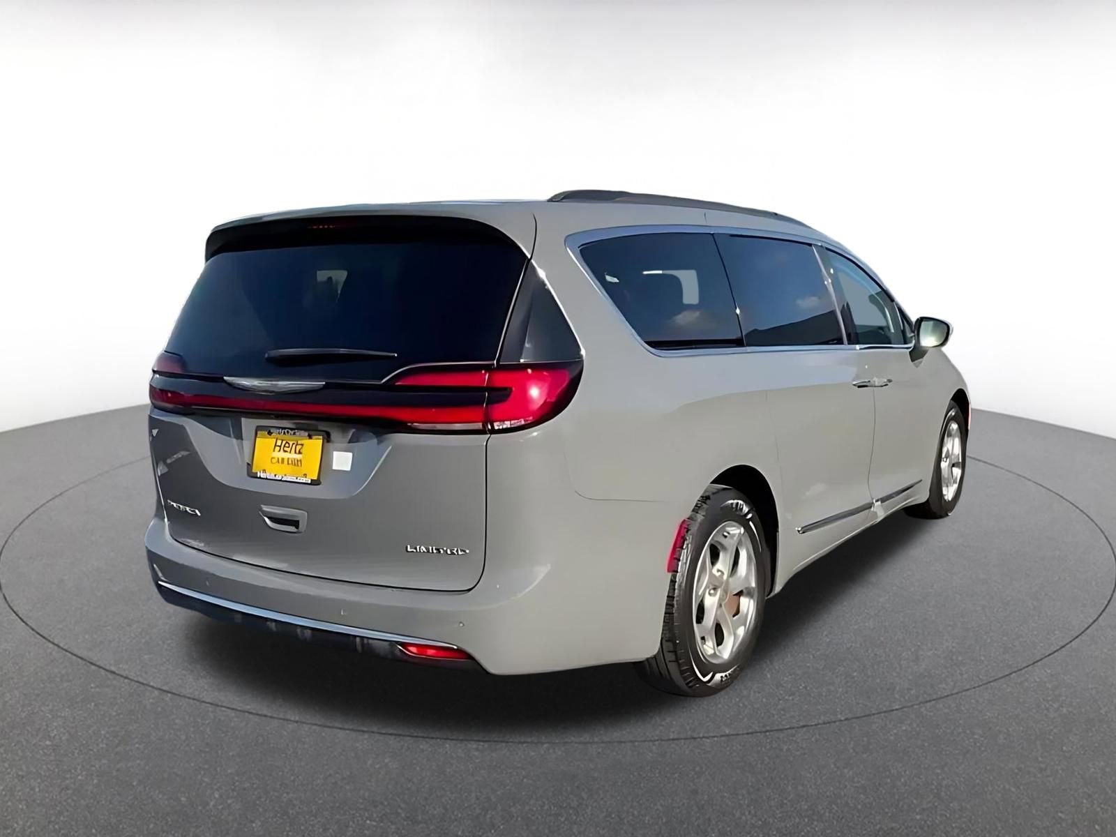 Used 2022 Chrysler Pacifica Limited FWD image 15