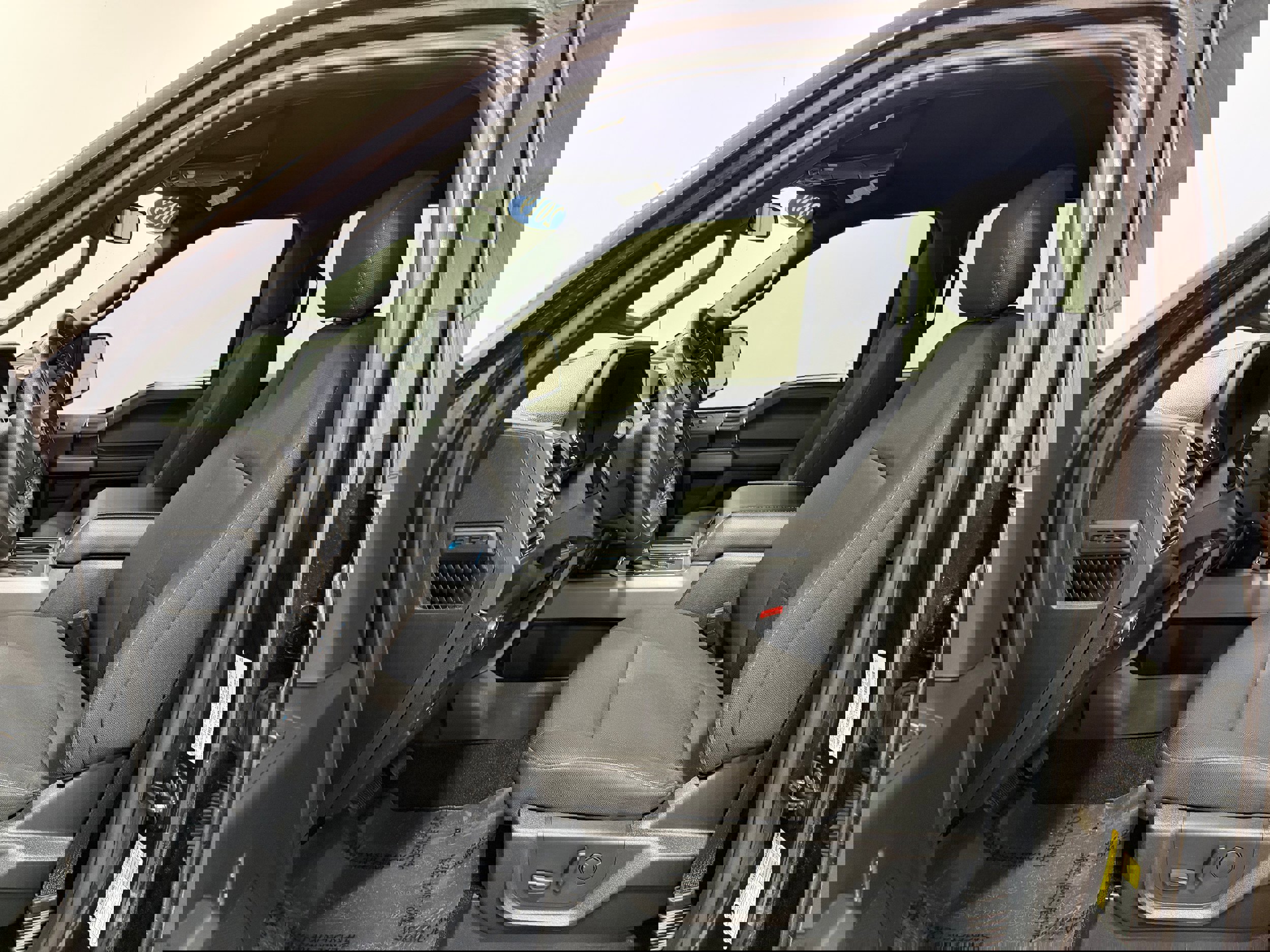 Used 2019 Ford F150 XLT w/ Equipment Group 302A Luxury image 4