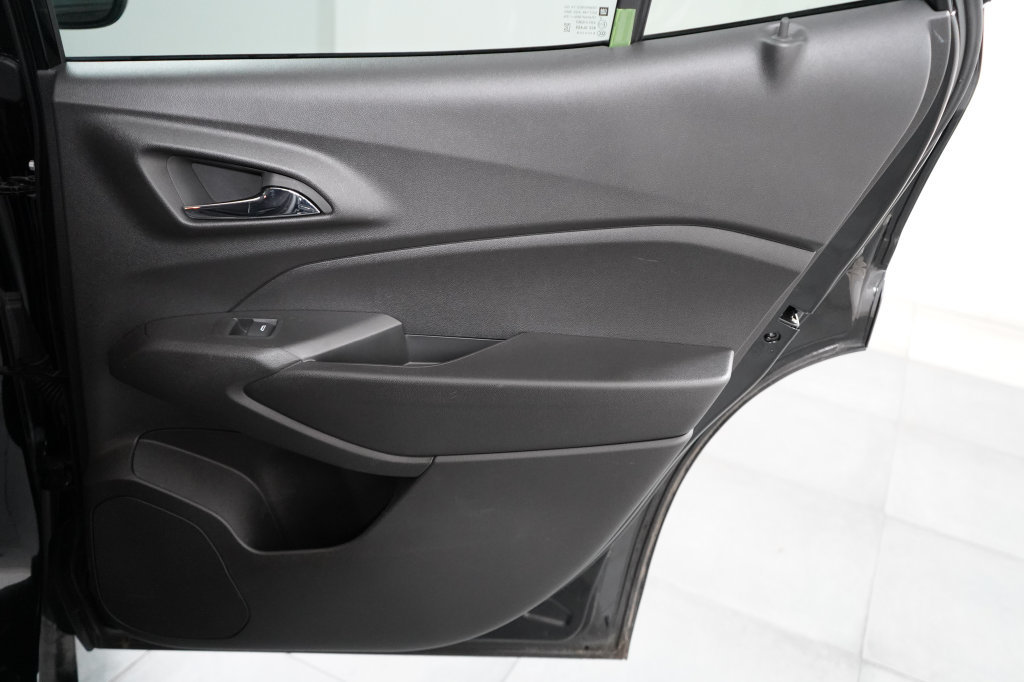 Used 2024 Chevrolet Trax LT w/ Sunroof Package FWD image 30