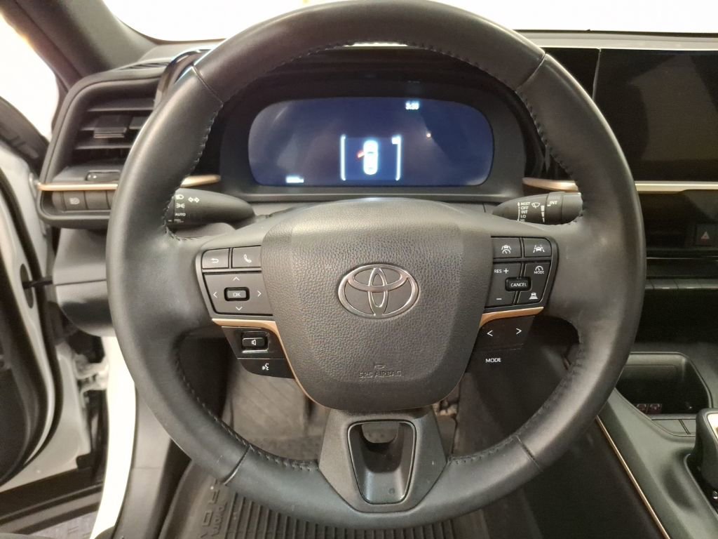 Used 2023 Toyota Crown XLE image 18