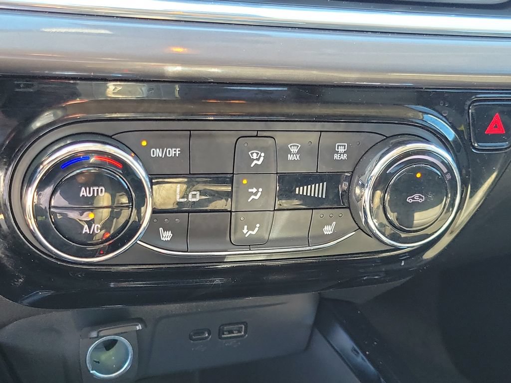 Used 2025 Chevrolet Trax ACTIV w/ Driver Confidence Package FWD image 22