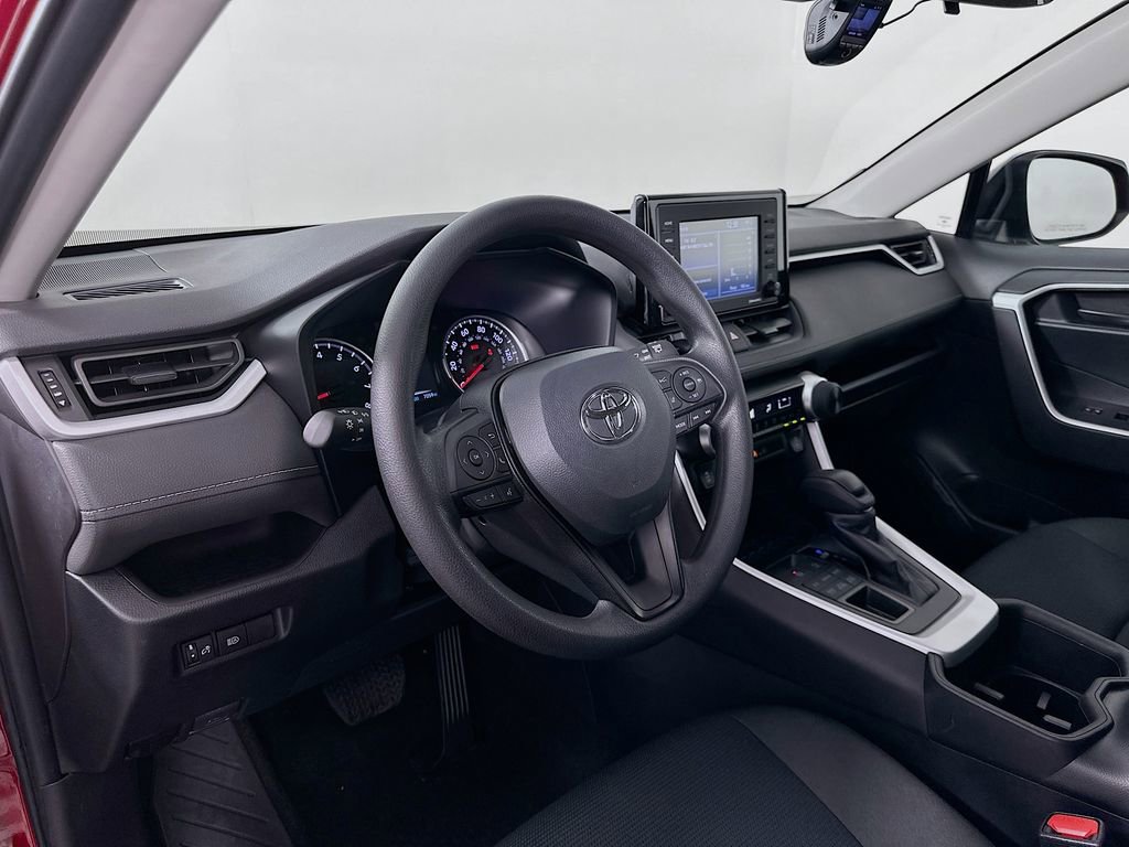 Used 2022 Toyota RAV4 LE image 9