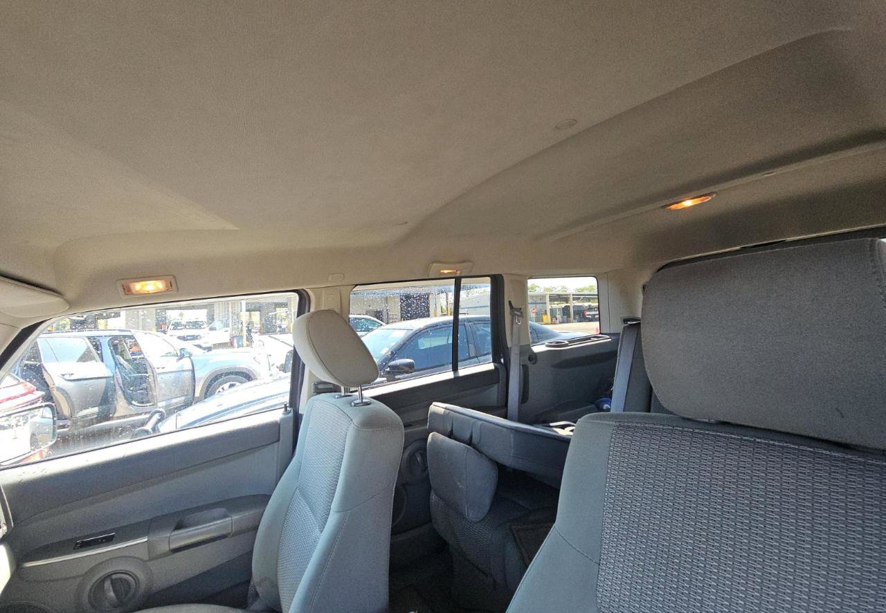 Used 2007 Jeep Commander Sport AWD/4WD image 13