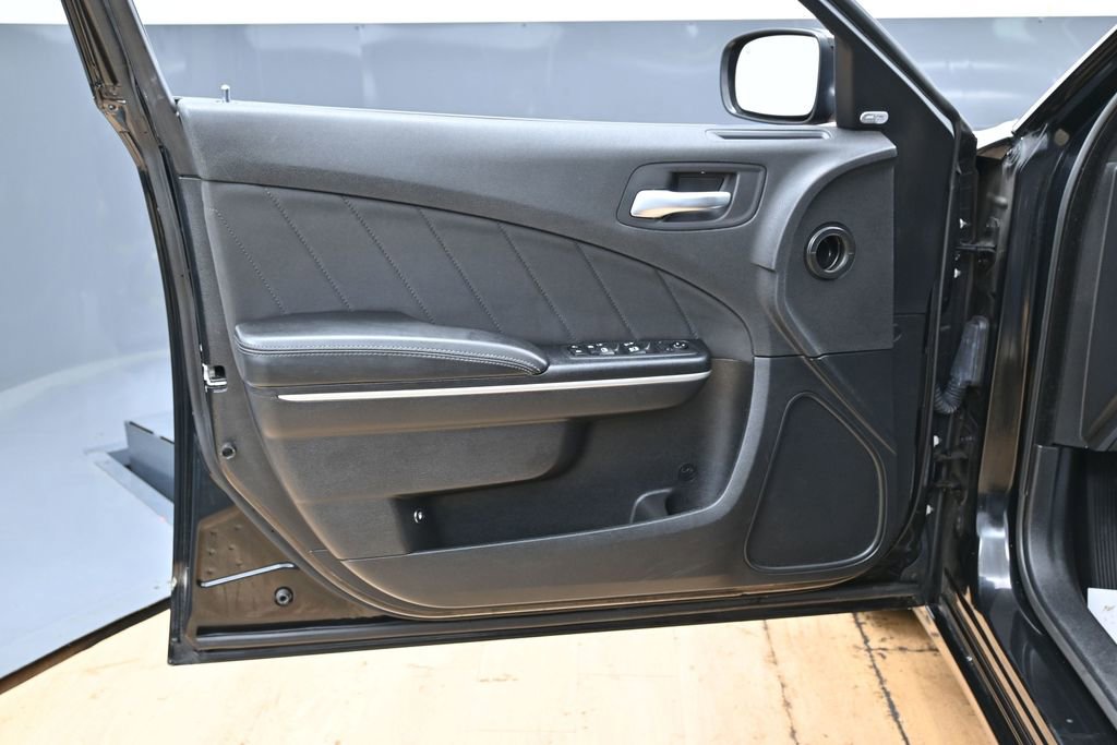 Used 2019 Dodge Charger SXT AWD/4WD image 39