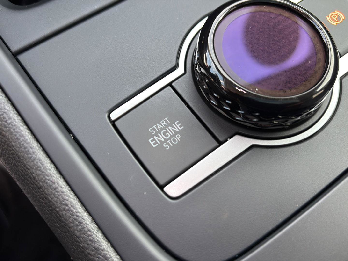 Used 2025 Volkswagen Tiguan SE image 25