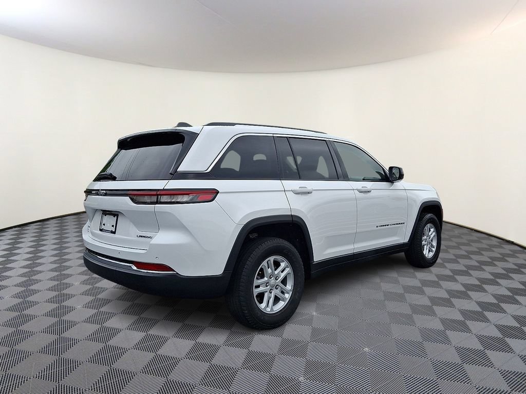 Used 2023 Jeep Grand Cherokee Laredo w/ Luxury Tech Group I AWD/4WD image 9