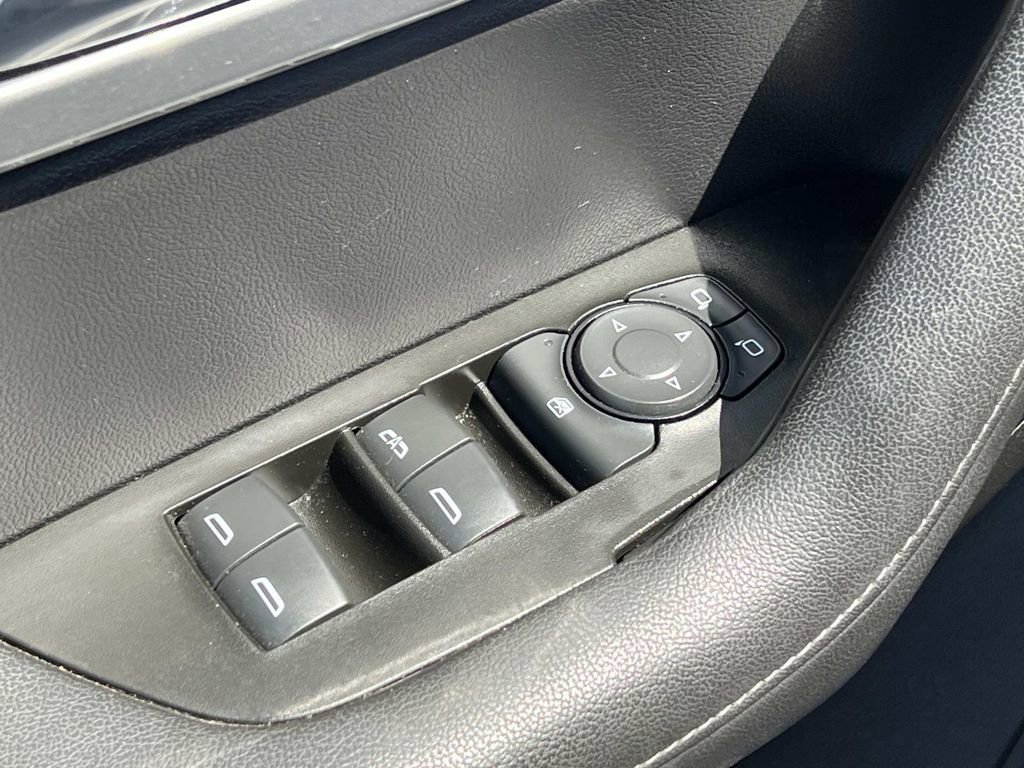 Used 2019 Chevrolet Blazer LT FWD image 13