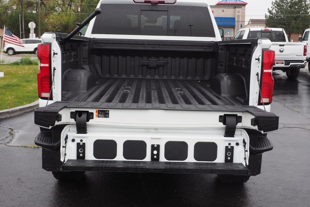 Used 2025 Chevrolet Silverado 2500 ZR2 w/ Technology Package AWD/4WD image 11