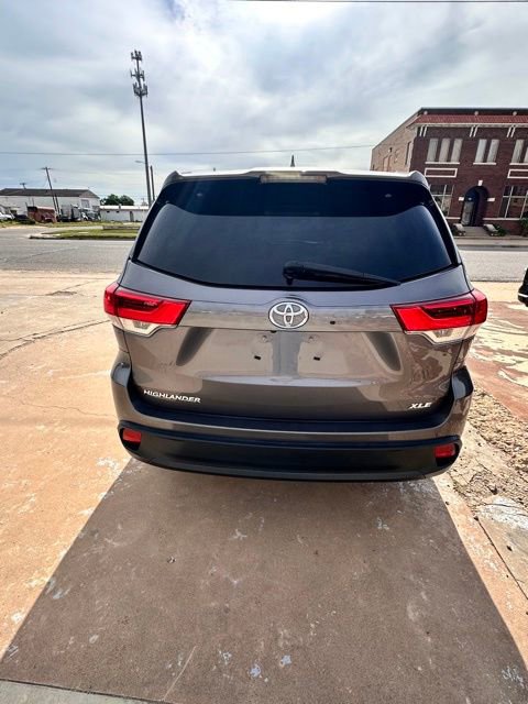 Used 2019 Toyota Highlander XLE FWD image 8