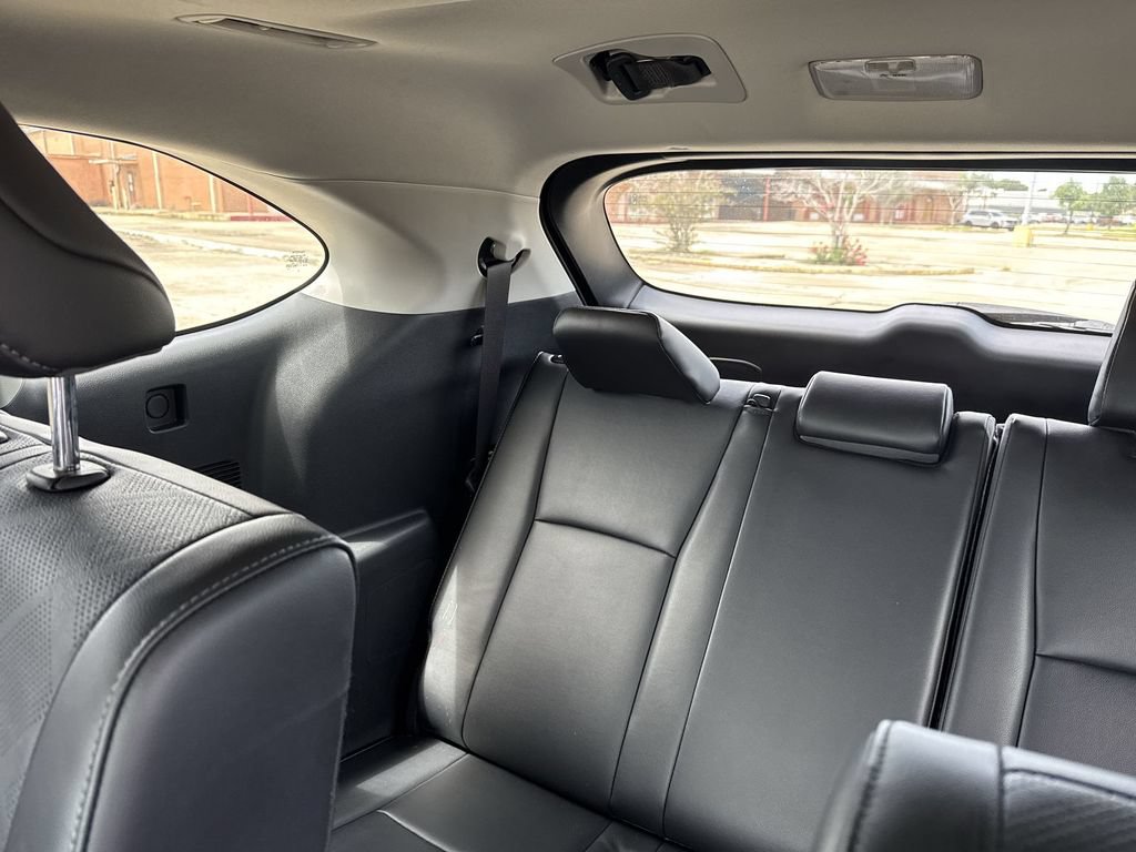 Used 2024 Toyota Highlander Platinum FWD image 30