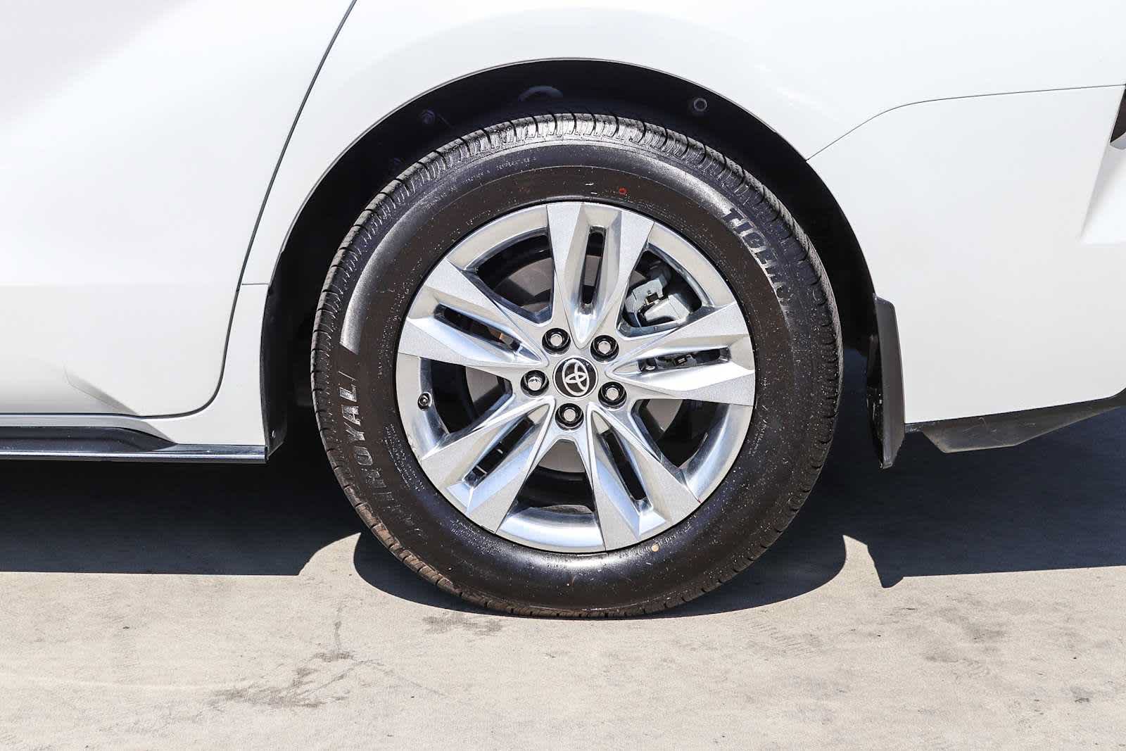 Used 2023 Toyota Sienna Limited AWD/4WD image 12