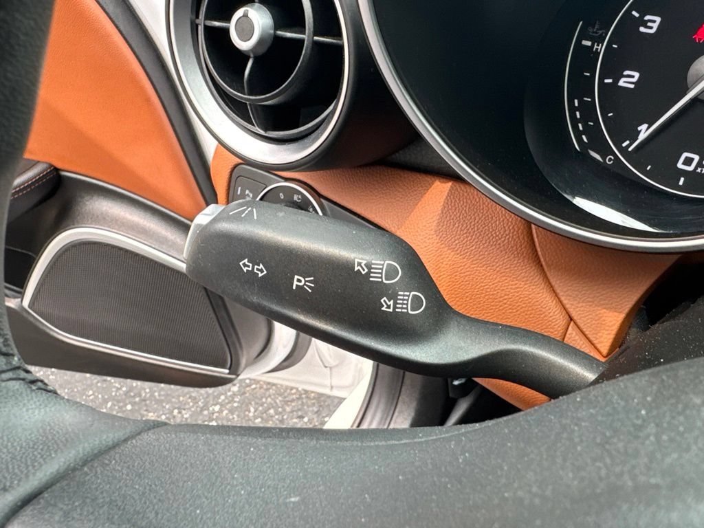 Used 2019 Alfa Romeo Giulia AWD image 38