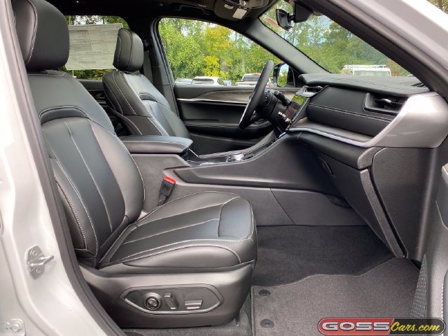 New 2026 Jeep Grand Cherokee Limited w/ Limited Altitude Package AWD/4WD image 6