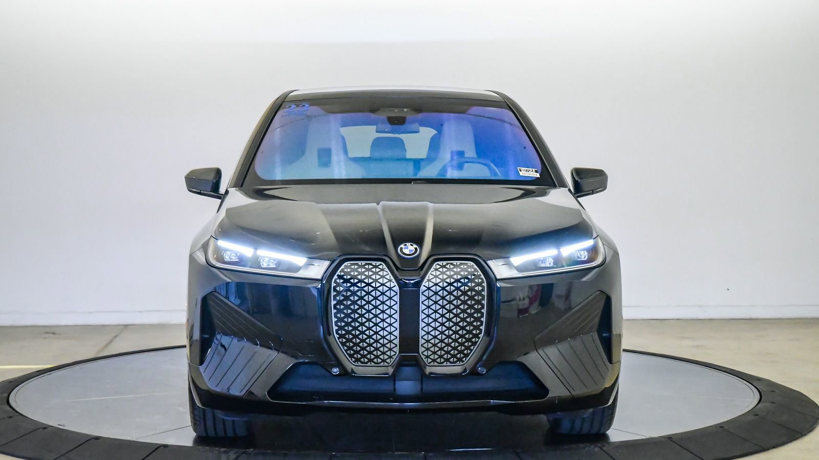 Certified 2023 BMW iX xDrive50 w/ Premium Package AWD/4WD image 7