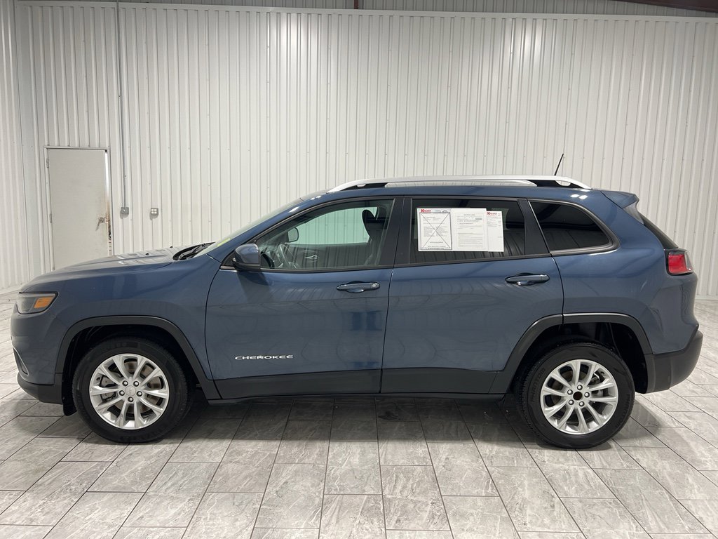 Used 2021 Jeep Cherokee Latitude w/ Mopar Interior Package image 2
