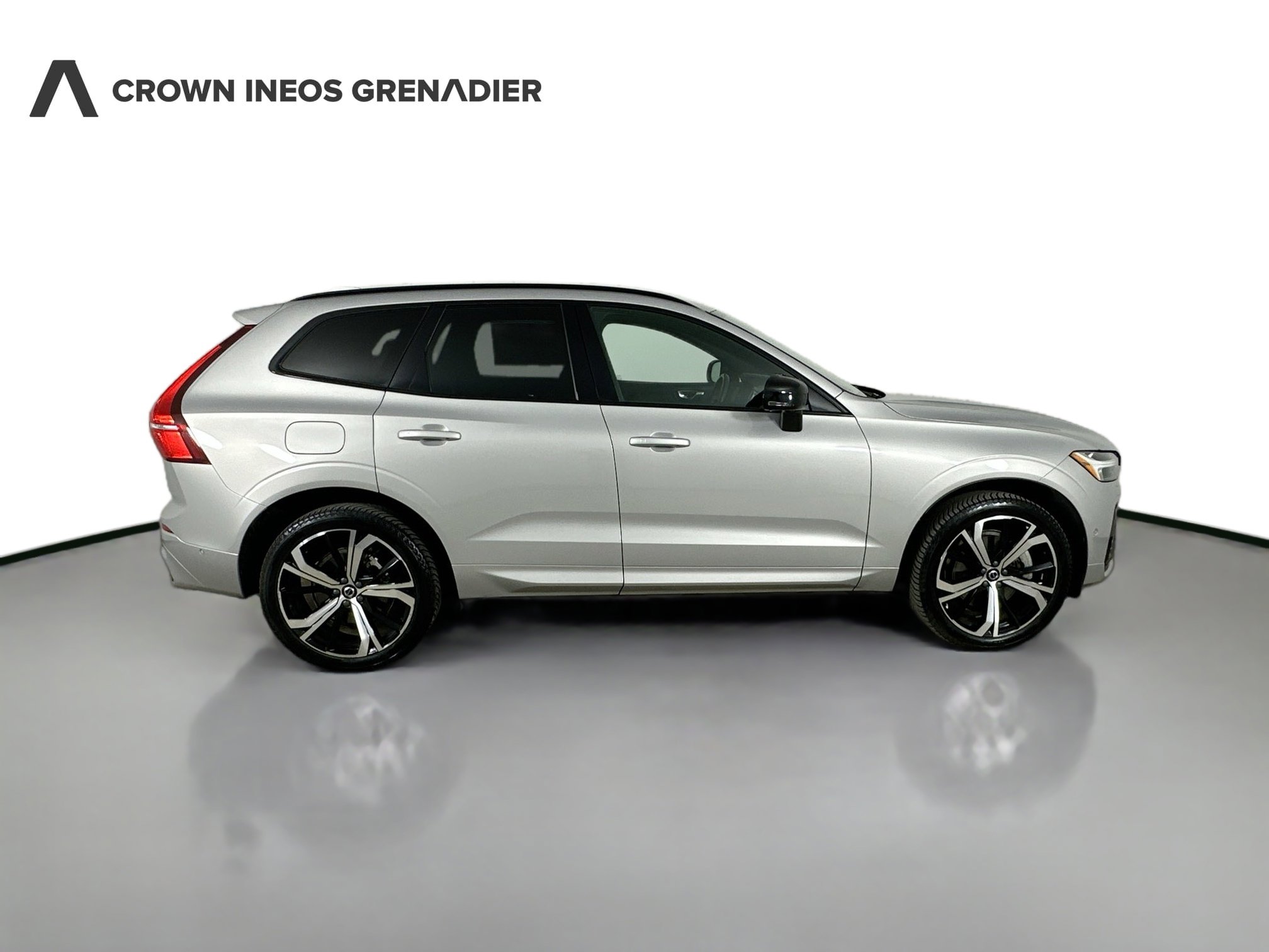 Used 2022 Volvo XC60 T8 R-Design w/ Advanced Package image 36
