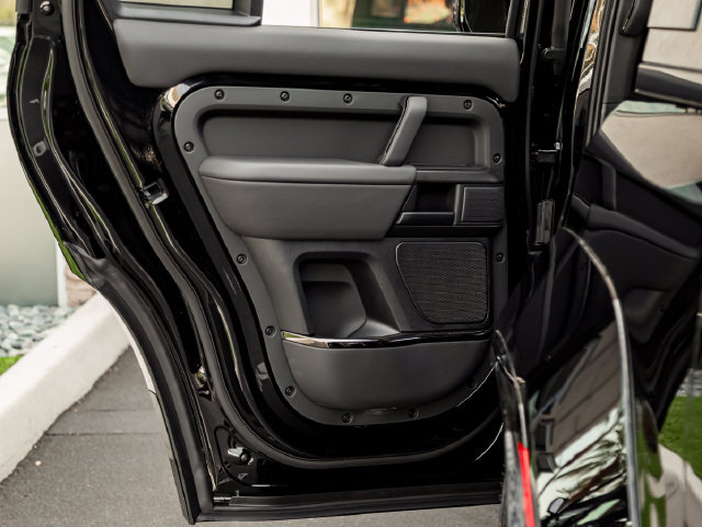 New 2026 Land Rover Defender 110 OCTA AWD/4WD image 27