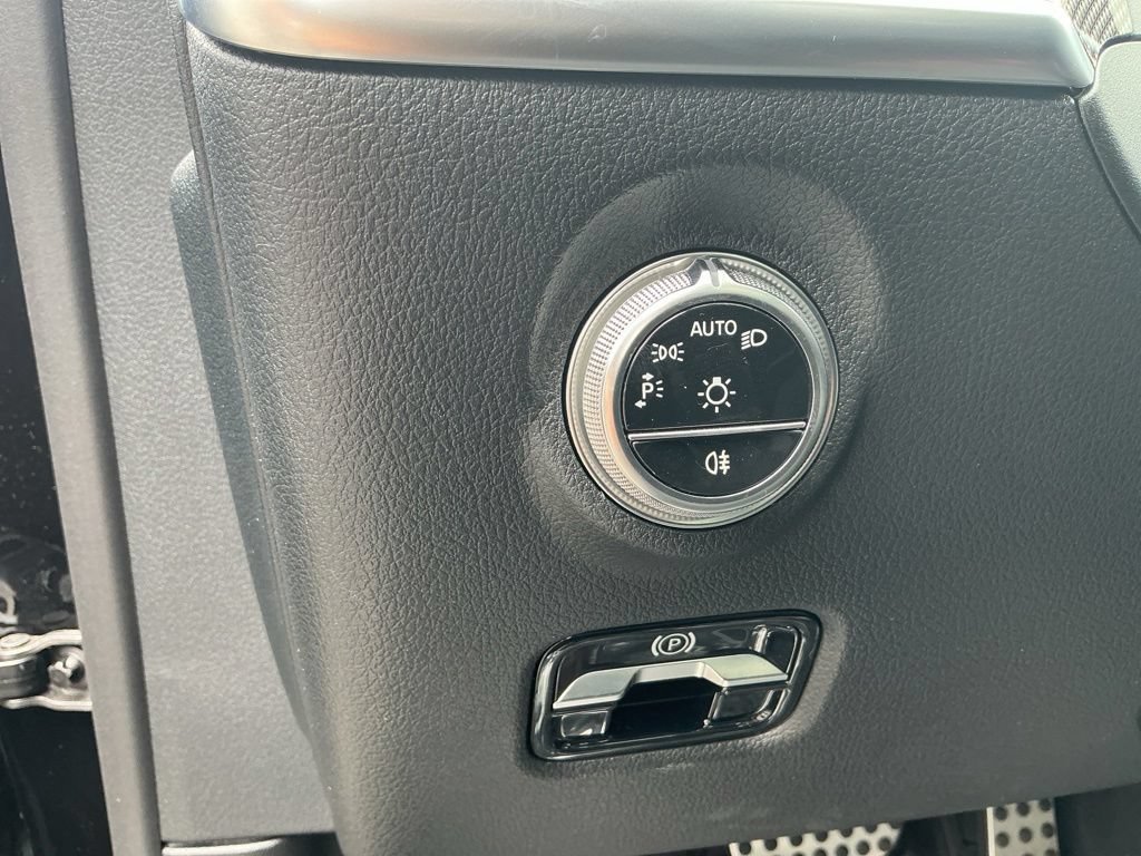 Used 2025 Mercedes-Benz C 300 4MATIC Sedan image 12