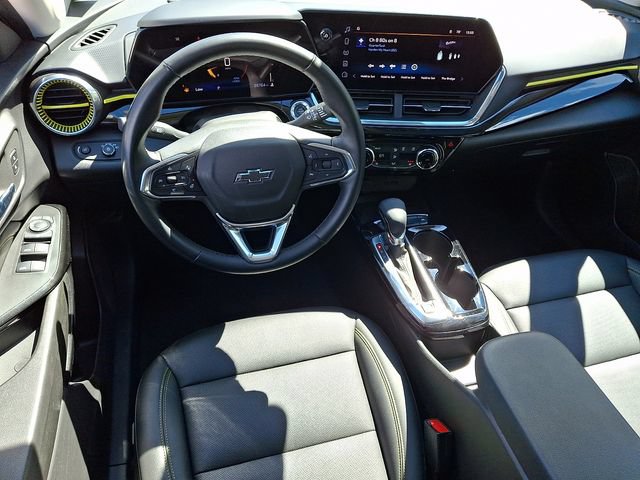 Used 2024 Chevrolet Trax ACTIV w/ Sunroof Package FWD image 2
