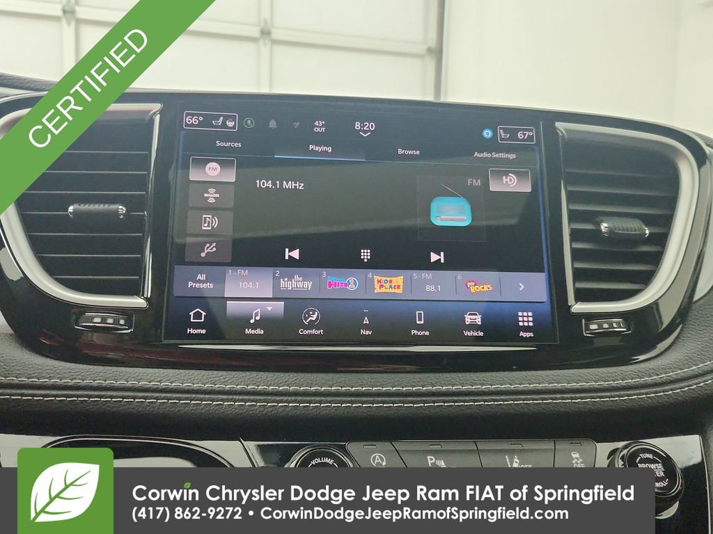 Certified 2025 Chrysler Pacifica Limited image 23