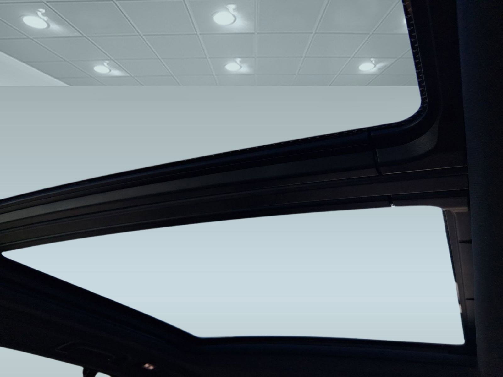 New 2026 BMW X5 M60i image 13