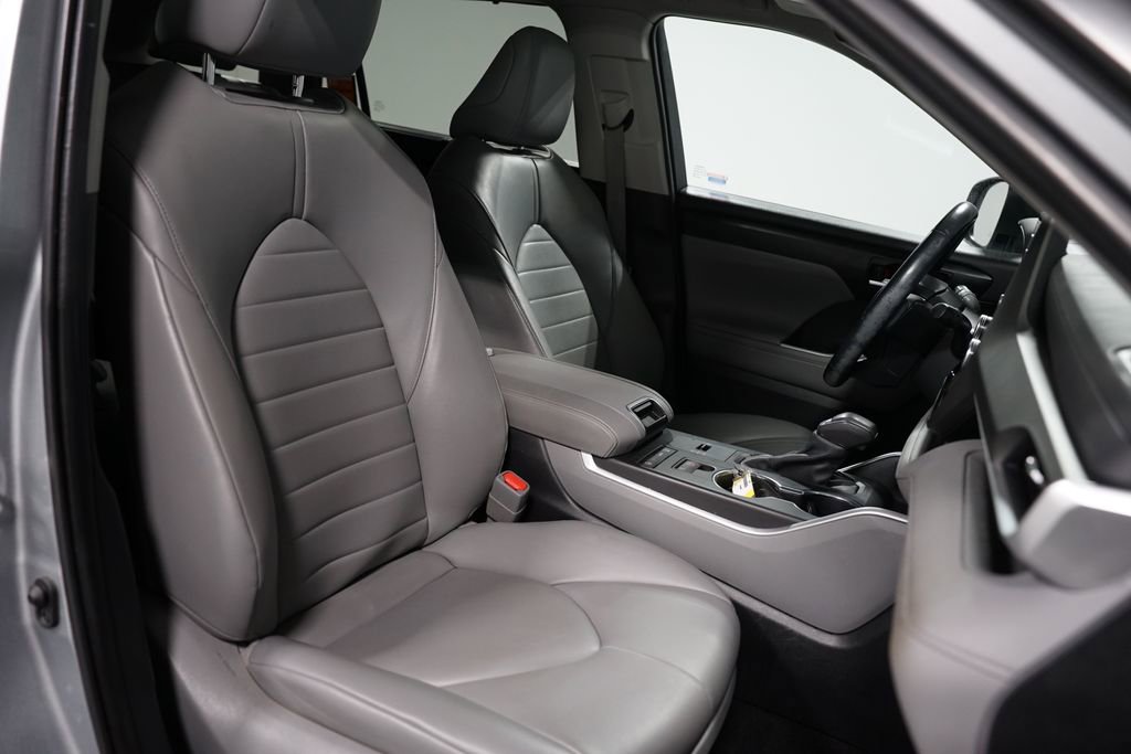 Used 2022 Toyota Highlander XLE image 27