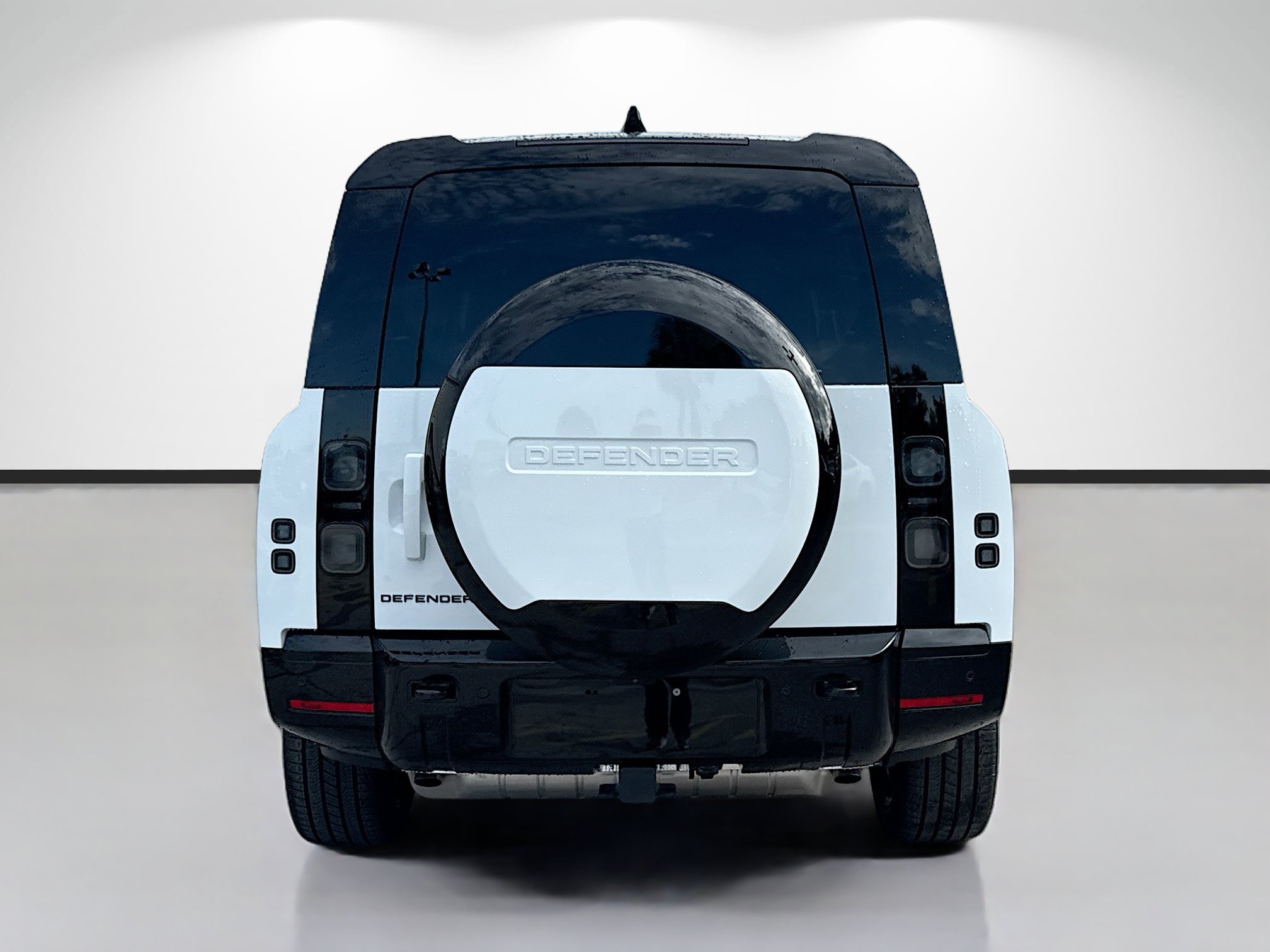 New 2026 Land Rover Defender 130 X-Dynamic SE AWD/4WD image 4