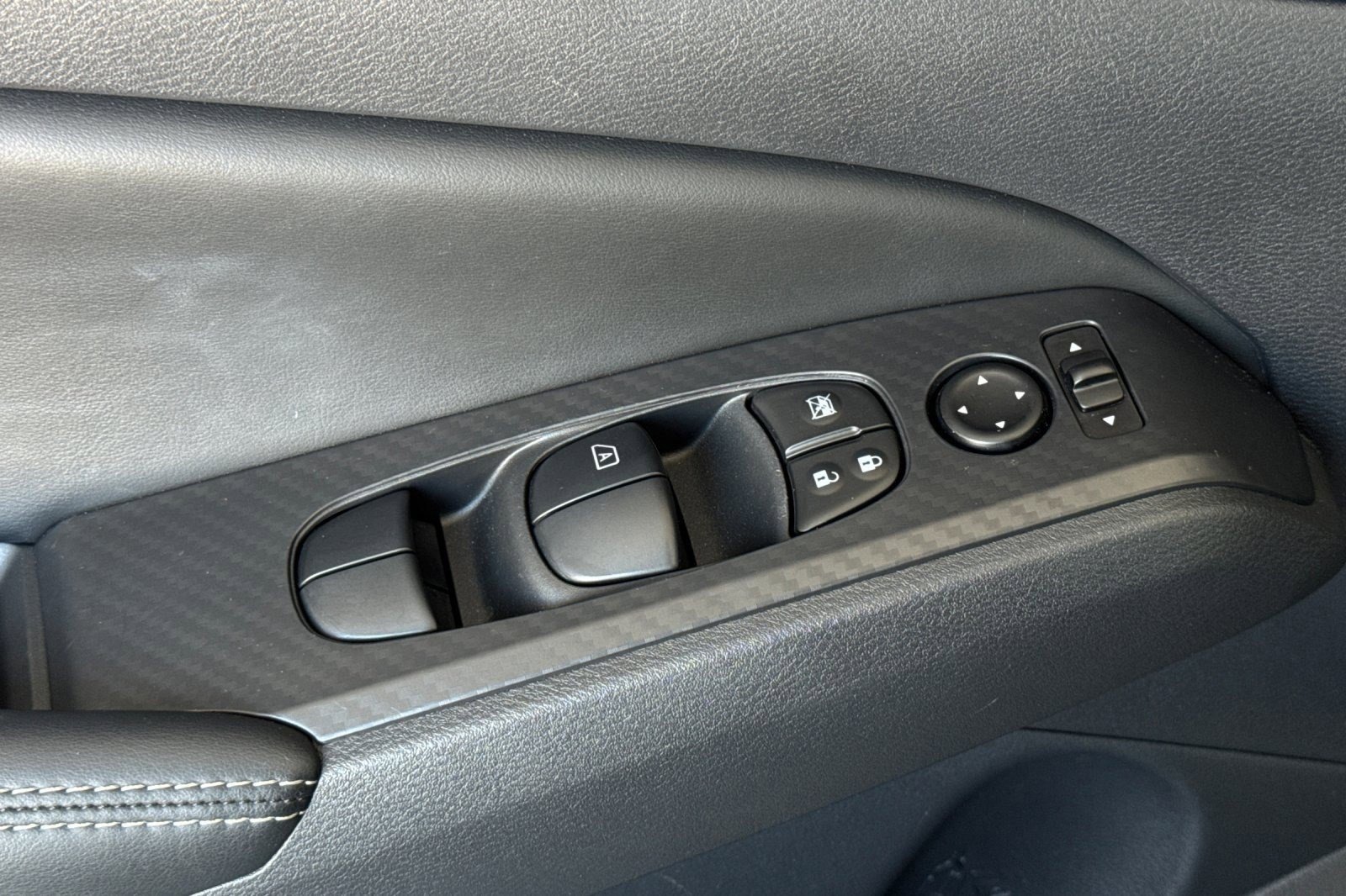 Used 2025 Nissan Altima 2.5 SV FWD image 13