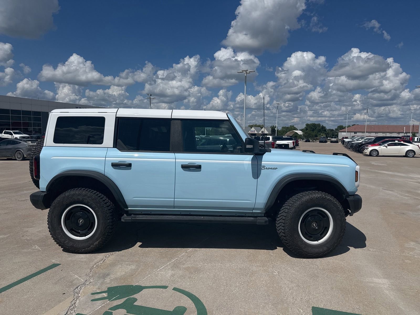 Used 2023 Ford Bronco Heritage Edition AWD/4WD image 2