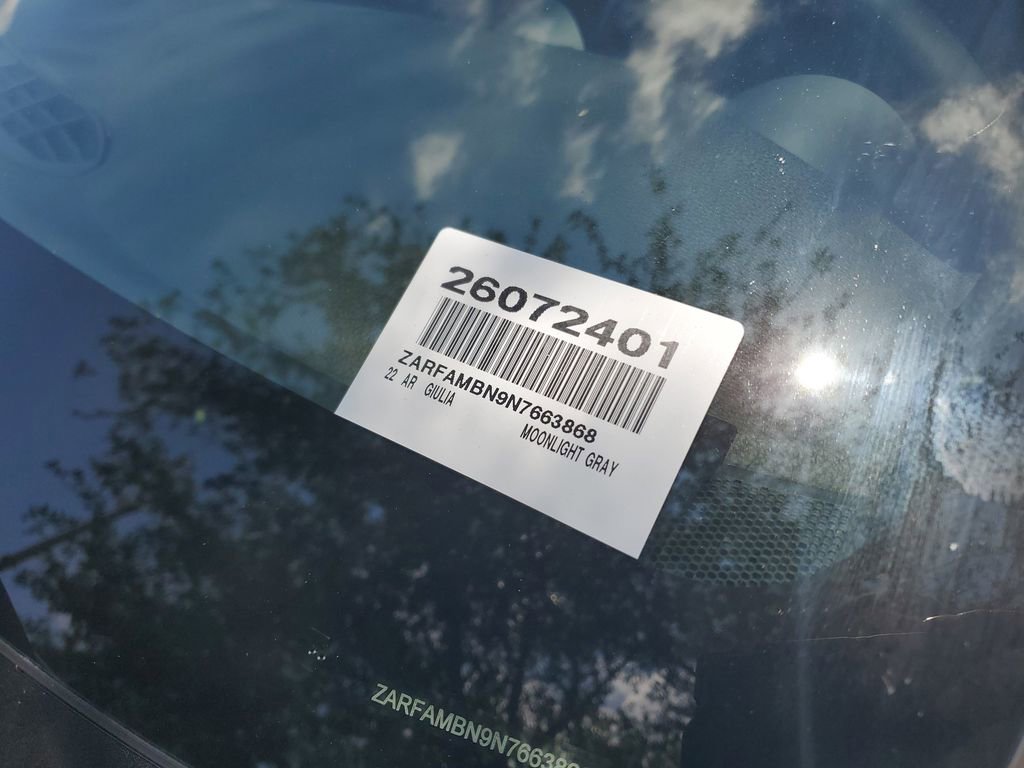 Used 2022 Alfa Romeo Giulia Ti RWD image 5