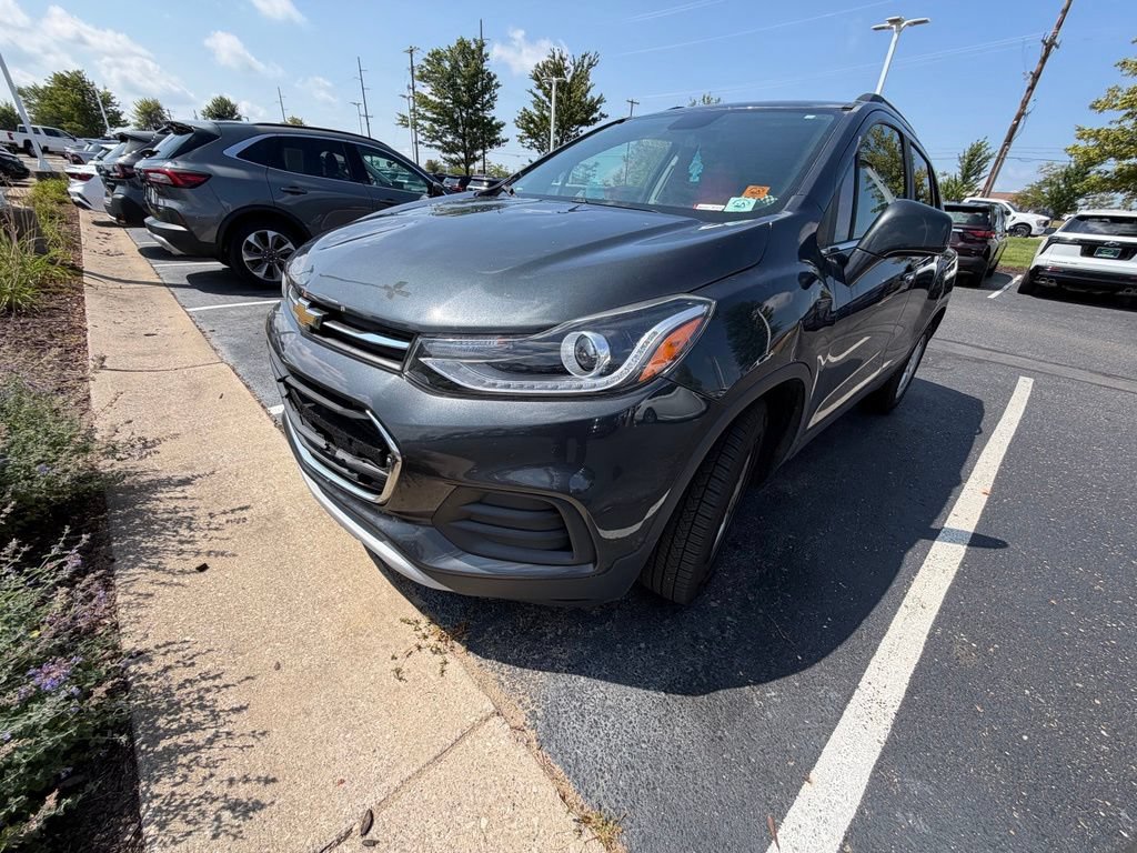 Used 2017 Chevrolet Trax LT w/ Sun & Sound Package FWD image 3